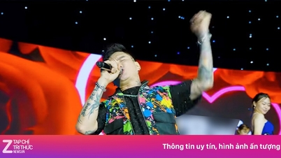 Lam Chan Huy et Pham Truong se produisent pour célébrer l'anniversaire du site de jeux d'argent