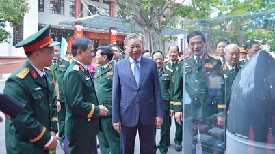 Setiausaha Agung melawat senjata dan peralatan di kongres emulasi untuk kemenangan seluruh tentera.