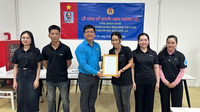 ສຸມ​ໃສ່​ພັດ​ທະ​ນາ​ສະ​ມາ​ຊິກ​ສະ​ຫະ​ພັນ ແລະ ສ້າງ​ສະ​ມາ​ຄົມ​ຮາກ​ຖານ​ໃຫ້​ເຂັ້ມ​ແຂງ