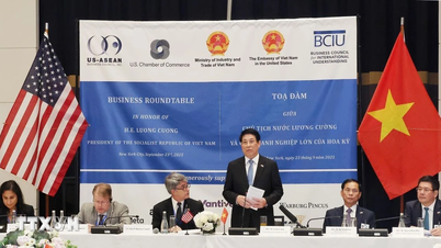 President calls on US business community to invest larger and deeper in Vietnam