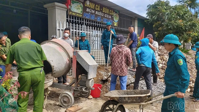 Hơn 100 cán bộ, người dân xã Gia Hội chung tay hỗ trợ hộ dân bị thiệt hại sau thiên tai