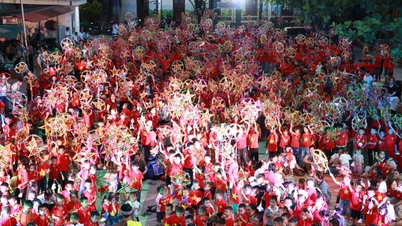 Teplý program „Border - Full Moon Festival Night“ v roce 2025 v obci Pa Tan