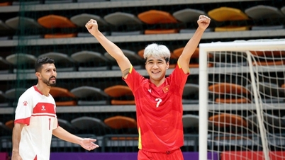 Vietnams futsal-lag mottok stor belønning fra VFF etter å ha vunnet alle kampene