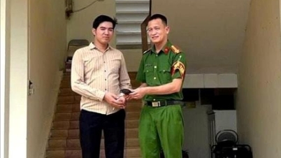 Herr Cao Van Chinh plukket opp lommeboken og overleverte den til kommunepolitiet, slik at de kunne returnere den til eieren.