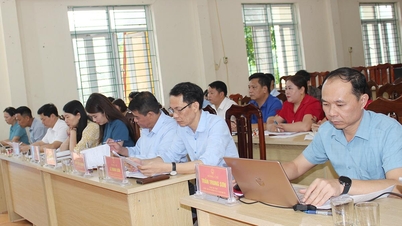 Die Delegation der Nationalversammlung der Provinz Tuyen Quang untersuchte die Umsetzung der zweistufigen lokalen Regierung in den Gemeinden Thong Nguyen und Nam Dich.