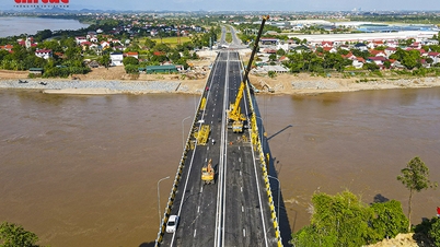Foto 360: Die Bewohner von Phu Tho zählen die Tage bis zur Verkehrseröffnung der Phong Chau-Brücke, Phu Tho