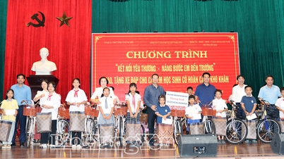 Trao xe đạp tặng học sinh có hoàn cảnh khó khăn ở phường Mỹ Hào