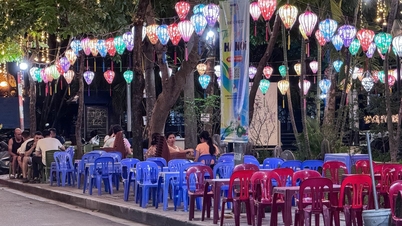 Hàng quán bủa vây, đường dạo ven hồ Tây tái diễn cảnh nhếch nhác
