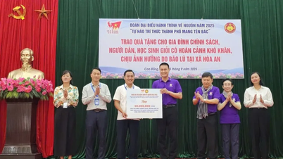 Đoàn đại biểu trí thức TPHCM thăm, tặng quà tại xã Hòa An, tỉnh Cao Bằng