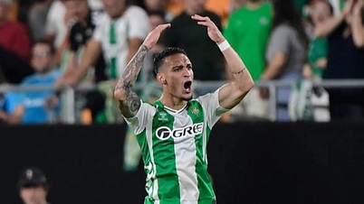 Antony tỏa sáng giúp đội nhà thoát thua ở Europa League