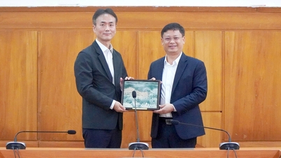 베트남-한국 문화의 날 행사에 참석하는 한국 대표단을 접견