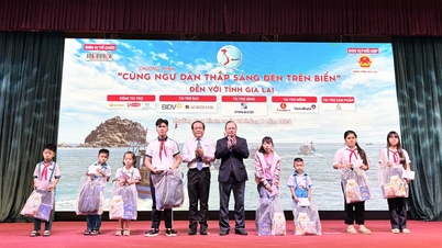 “Cùng ngư dân thắp sáng đèn trên biển” – hành trình yêu thương đến với Gia Lai