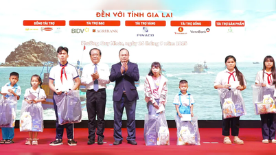 Gia Lai'de zorlukların üstesinden gelen kıyı bölgelerindeki balıkçılara ve öğrencilere 130 hediye takdim edildi