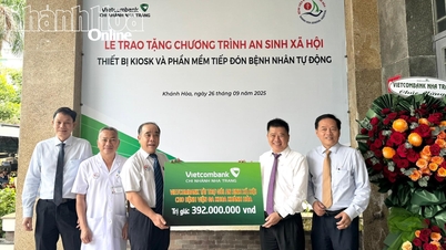 Vietcombank Nha Trang tài trợ Kiosk y tế thông minh cho Bệnh viện Đa khoa Khánh Hòa