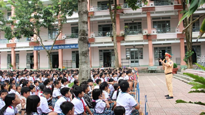 ໂຄສະນາ​ຄວາມ​ປອດ​ໄພ​ຈະລາຈອນ, ມອບ​ລົດຖີບ​ໃຫ້​ນັກຮຽນ​ຕາ​ແສງ ​ເຕີນ​ບຽນ