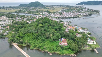El templo nacional posee la serie de estatuas de bronce antiguas más grandes de Vietnam, que están degradadas y necesitan restauración.
