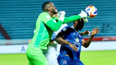 "Gã khổng lồ" trong khung thành nhà vô địch V-League 