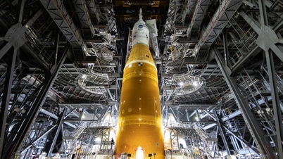NASA spacecraft will fly around the Moon in 2026