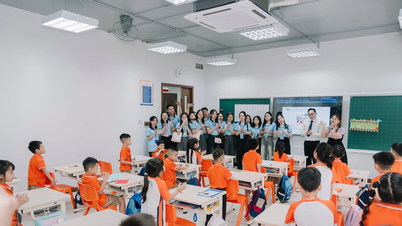 សិស្សគរុកោសល្យជិត 100 នាក់ទទួលបានបទពិសោធន៍ 'ដំណើរទេសចរណ៍នៅកន្លែងធ្វើការ' - ការបើកទ្វារអាជីពនៅ FPT Education