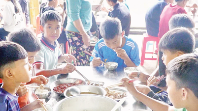Bữa cơm bán trú nuôi ước mơ