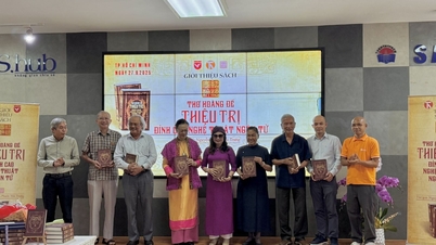 Book launch 'Emperor Thieu Tri's Poetry - The pinnacle of linguistic art'