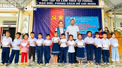សមាគមគាំទ្រជនពិការ អ្នកជំងឺក្រីក្រ និងសិទ្ធិកុមារខេត្ត Khanh Hoa៖ ផ្តល់អាហារូបករណ៍ ២០០ ដល់សិស្សក្នុងស្ថានភាពលំបាក