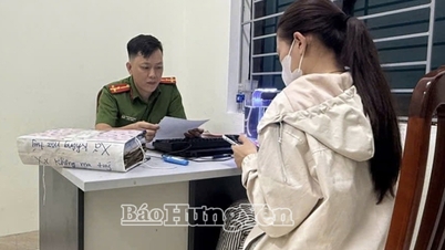 ស្ត្រី​ម្នាក់​នៅ​ឃុំ Dong Thuy Anh បាន​ប្រគល់​ប្រាក់​ចំនួន ៥០០ លាន​ដុង ទៅ​ឲ្យ​អ្នក​ដែល​ផ្ទេរ​វា​ដោយ​កំហុស។