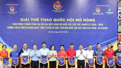 Die stellvertretende Vorsitzende der Nationalversammlung, Nguyen Thi Thanh, nimmt am Sportturnier der Nationalversammlung 2025 teil