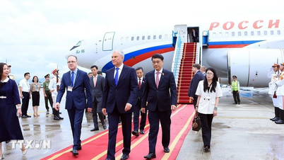 Ketua Duma Negara Rusia tiba di Hanoi, memulai kunjungan resmi ke Vietnam