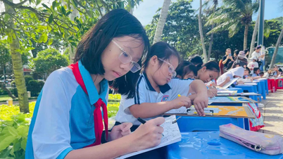 កុមារជាង 5,000 គូរ "ពិធីបុណ្យពាក់កណ្តាលរដូវស្លឹកឈើជ្រុះ"
