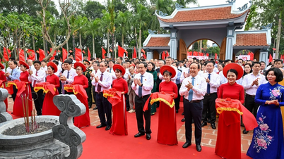 [រូបថត] ប្រធានរដ្ឋសភាលោក Tran Thanh Man ចូលរួមពិធីសម្ពោធវិមានអនុស្សាវរីយ៍ ប្រធានគណៈកម្មាធិការអចិន្ត្រៃយ៍រដ្ឋសភា លោក Bui Bang Doan