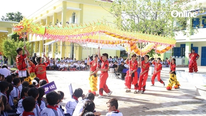 Das Wohltätigkeitsprogramm „Vietnam Smile“ beschert mehr als 1.200 Schülern in der Gemeinde Bac Ninh Hoa ein warmes Mittherbstfest