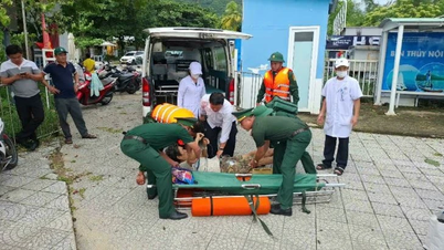 Da Nang Border Guards brought 3 patients on the island to the mainland for timely emergency treatment.