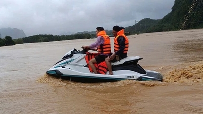 Thanh Hoa បានជួយសង្គ្រោះមនុស្ស 13 នាក់ដែលនៅដាច់ពីគេដោយទឹកជំនន់។
