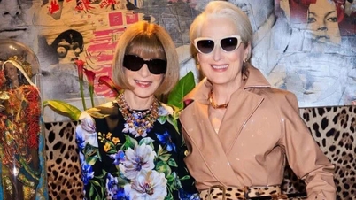 Meryl Streep se setkává s Annou Wintour na milánském týdnu módy během natáčení filmu Ďábel nosí Pradu 2.