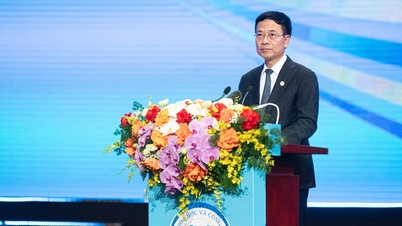 80년 동안 우편 및 통신, 과학 및 기술 분야에서 국가에 봉사해 왔습니다.