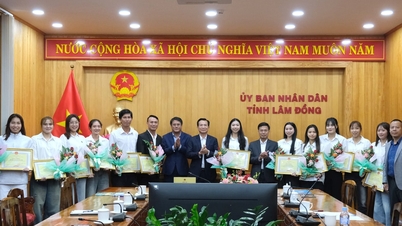 Chairman of Lam Dong Provincial People's Committee met and rewarded the achievements of the Women's Basketball Team