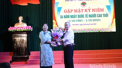 ក្លឹប Thien Truong Nam Dinh បានជួបសំណេះសំណាលអបអរសាទរទិវាមនុស្សចាស់អន្តរជាតិ