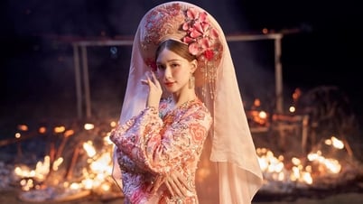 Hoà Minzy nhận Bằng khen của Bộ VHTTDL