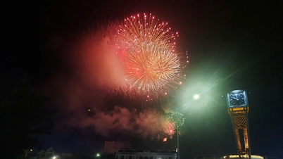 La gente de Bac Ninh está entusiasmada con los llamativos espectáculos de fuegos artificiales.