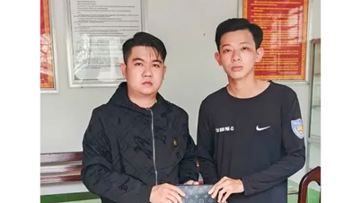 Chiến sĩ cảnh sát cơ động trao trả 40 triệu đồng cho người đánh rơi