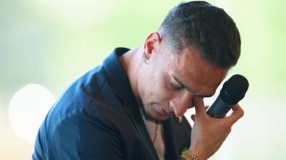 Antony em lágrimas ao retornar ao Real Betis