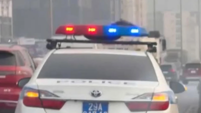 Traffic police help take woman in labor to hospital in time