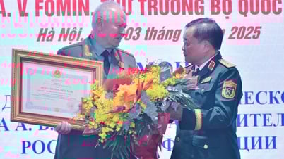 รองปลัดกระทรวงกลาโหมรัสเซียรับเหรียญมิตรภาพจากกระทรวงกลาโหมเวียดนาม