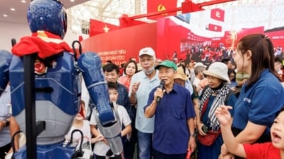 Eine Reihe von Erlebnissen, die patriotische Emotionen im Vietnam Exhibition Center wecken