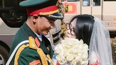 Soldat macht Freundin nach Abschluss der Mission A80 einen Heiratsantrag, Internetnutzer gratulieren ihm