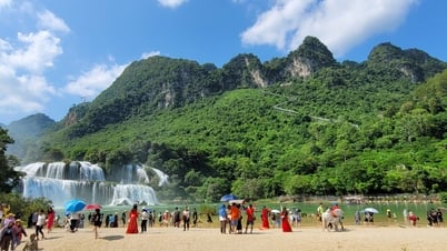 Ban Gioc Şelalesi Turizm Alanı, 2 Eylül tatilinde 9.900'den fazla ziyaretçiyi ağırladı - Cao Bang Elektronik Gazetesi
