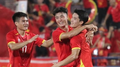 U23 베트남 - U23 방글라데시 (전반전 종료) 1-0: 응옥 미가 선제골을 넣었습니다.