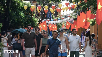 Θάλασσα, βουνά και κήποι προσελκύουν τουρίστες κατά τη διάρκεια των εορτών της Εθνικής Επετείου, 2 Σεπτεμβρίου
