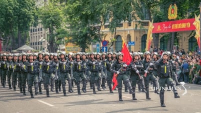 Glück durch Frieden: Der Stahlschild der Hauptstadt Hanoi